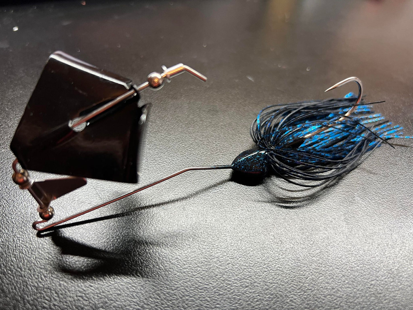 BuzzBait (Black,N,Blue)