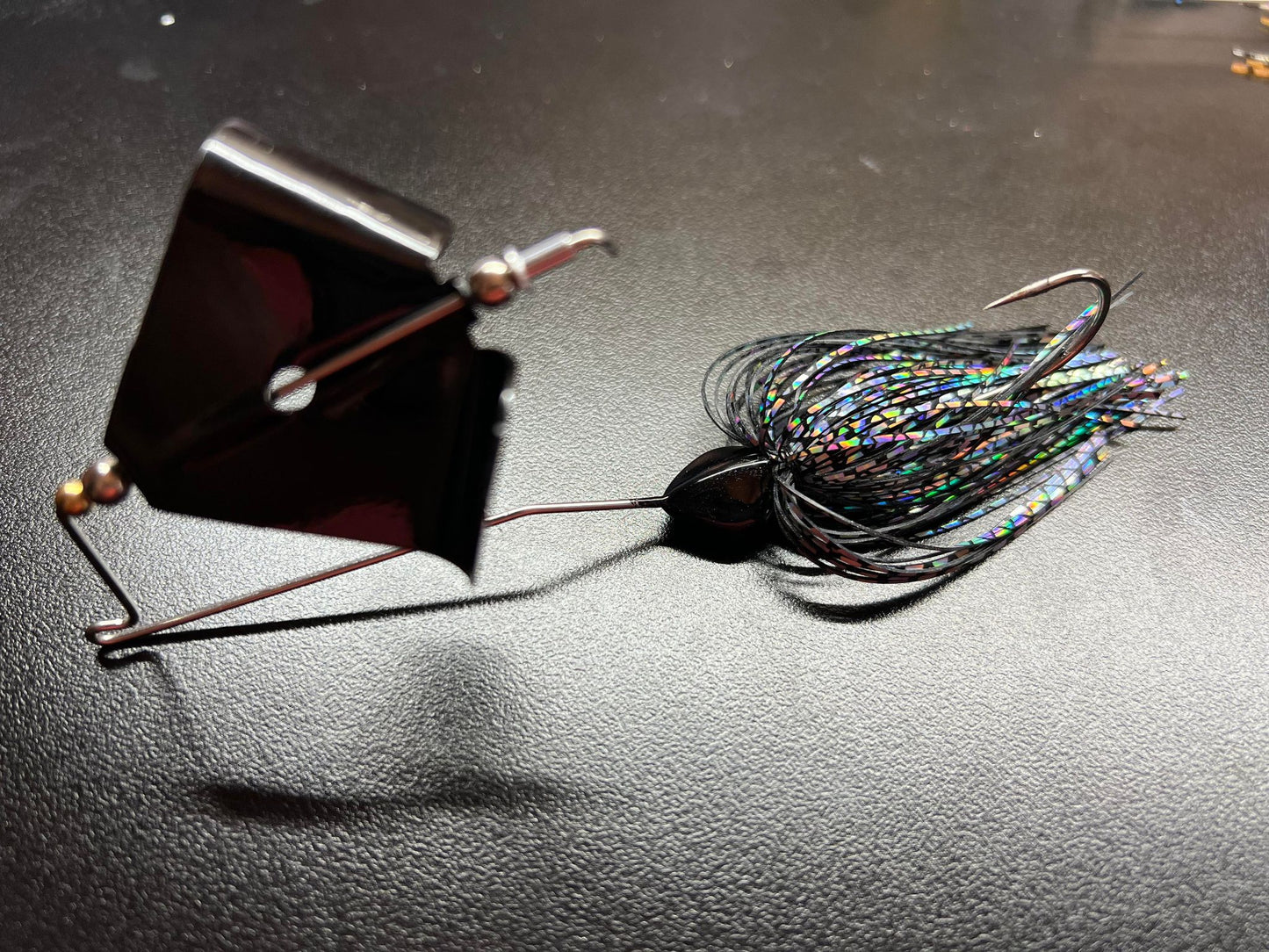 Buzzbait (Black Flash)