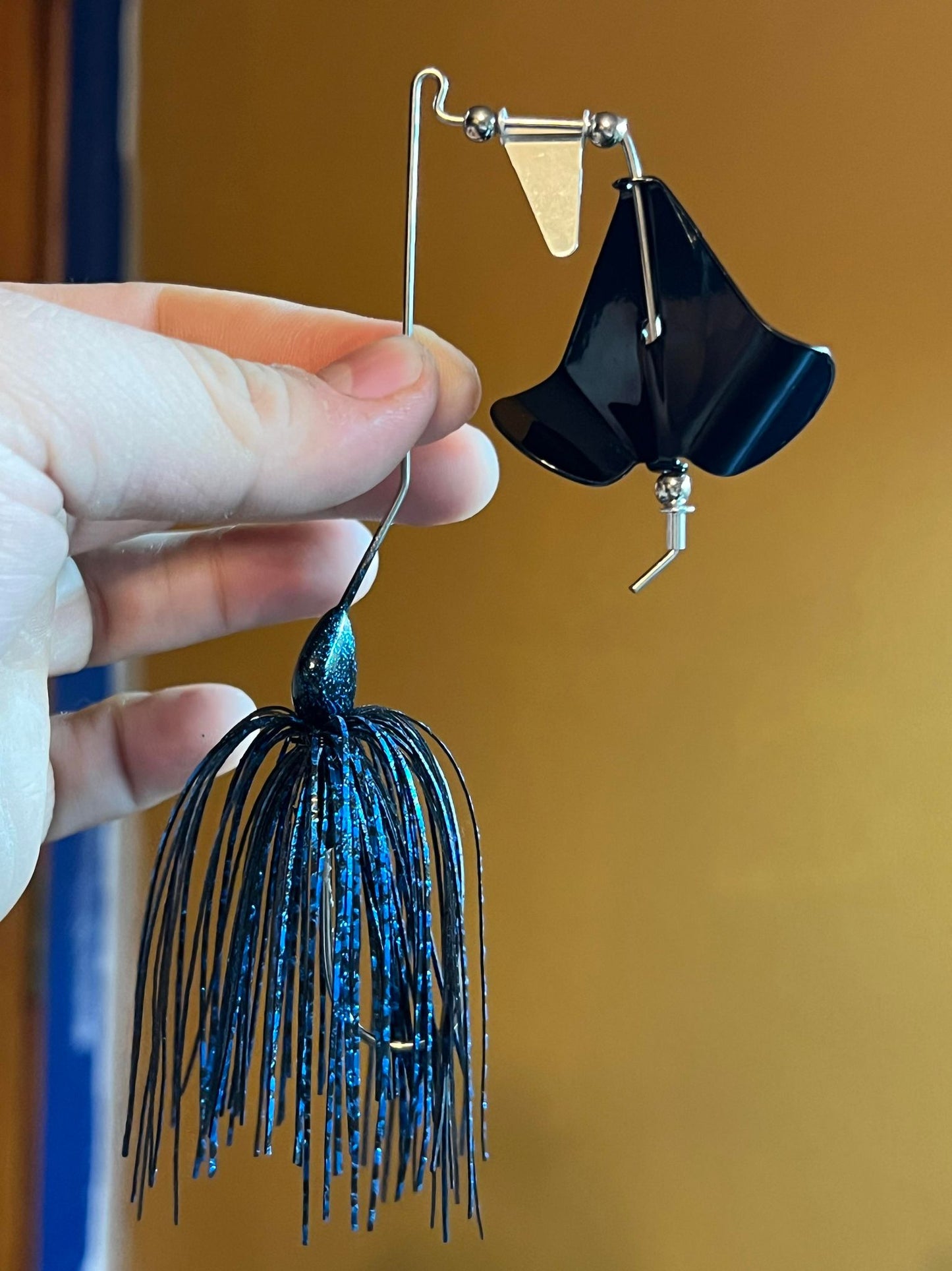 BuzzBait (Black,N,Blue)